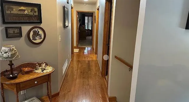 $550,000 | 29782 Highway 16, Jerseyville, IL 62052