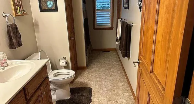 $550,000 | 29782 Highway 16, Jerseyville, IL 62052