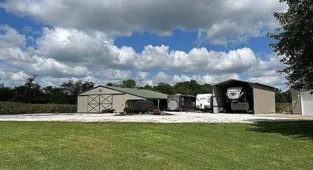 $550,000 | 29782 Highway 16, Jerseyville, IL 62052