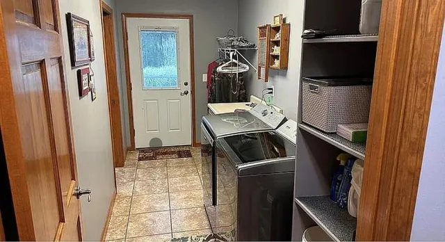 $550,000 | 29782 Highway 16, Jerseyville, IL 62052