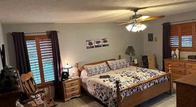 $550,000 | 29782 Highway 16, Jerseyville, IL 62052