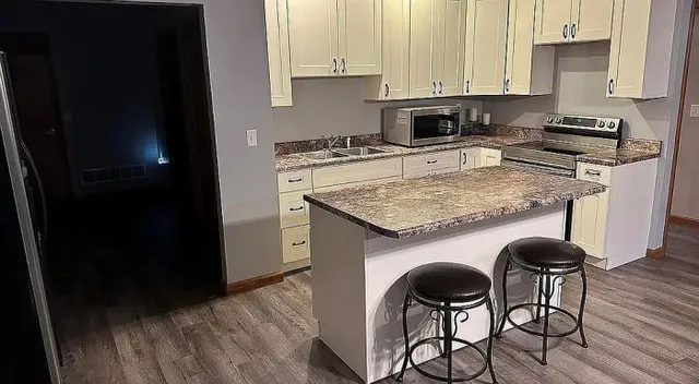 $550,000 | 29782 Highway 16, Jerseyville, IL 62052