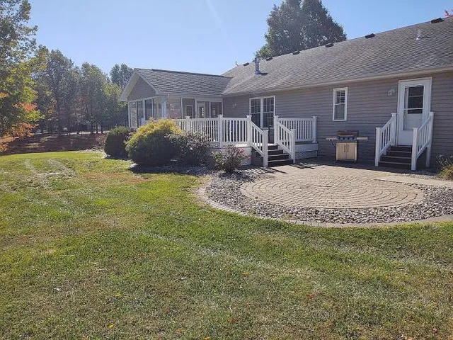 $550,000 | 29782 Highway 16, Jerseyville, IL 62052