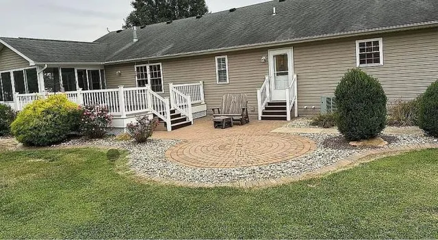 $550,000 | 29782 Highway 16, Jerseyville, IL 62052