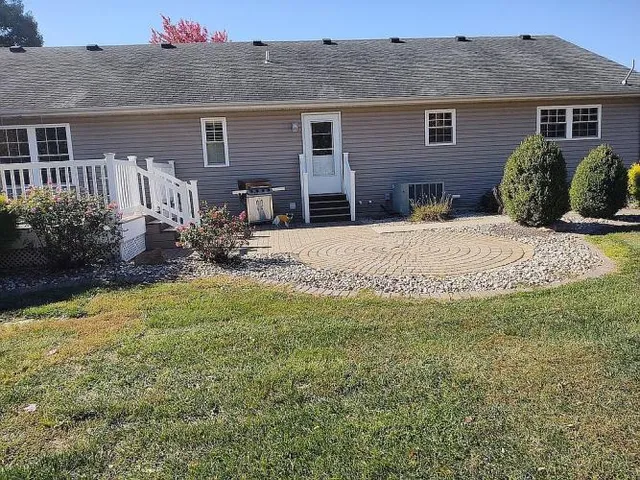 $550,000 | 29782 Highway 16, Jerseyville, IL 62052