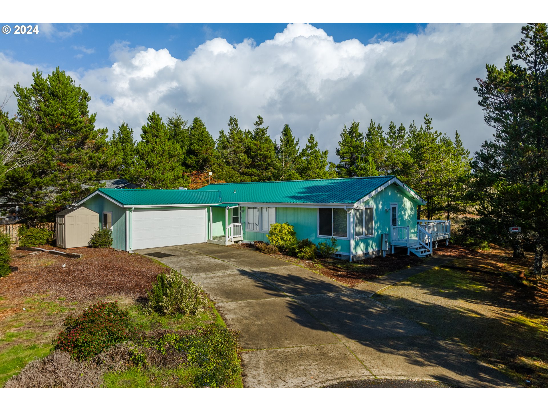 1980 Willow Loop Florence, OR 97439 - Photo 1 of 32 Gallery Image 1