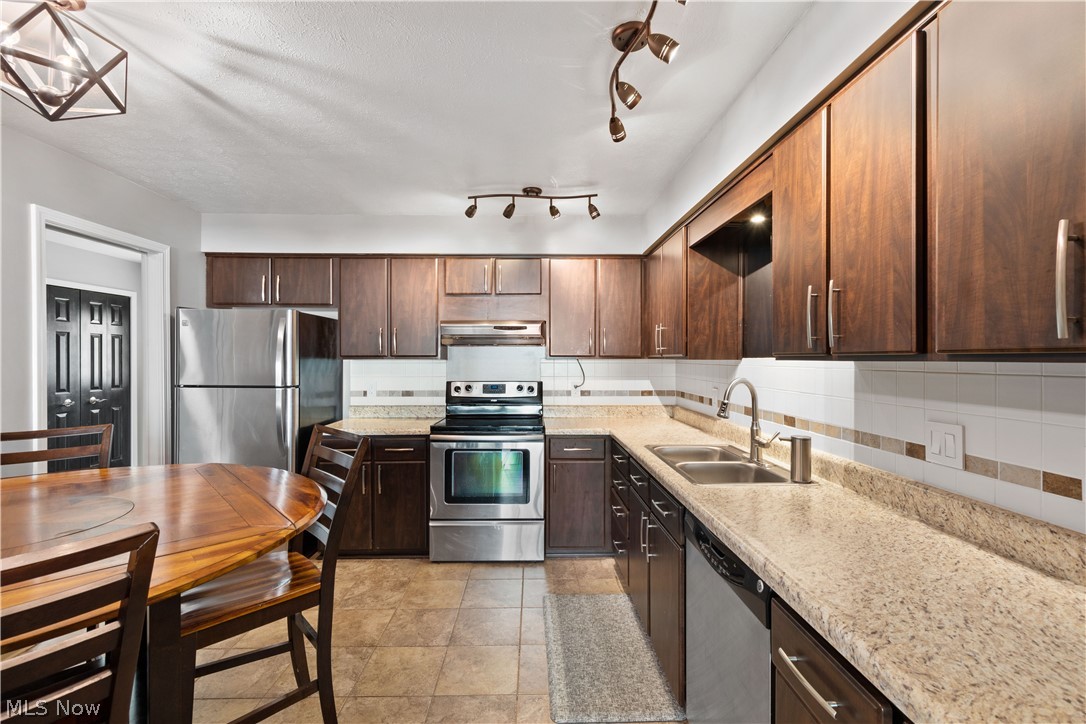 22502 Center Ridge Road, Unit E Rocky River, OH 44116 - Photo 10 of 32 Gallery Image 10