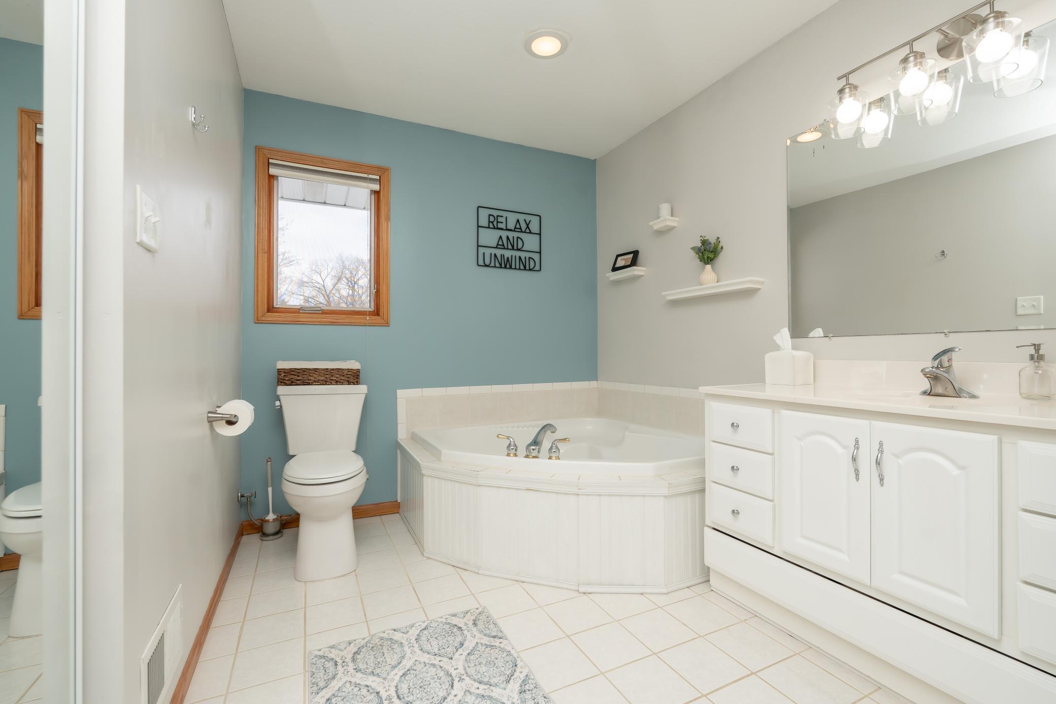 2012 Hillsboro Avenue North Golden Valley, MN 55427 - Photo 14 of 48