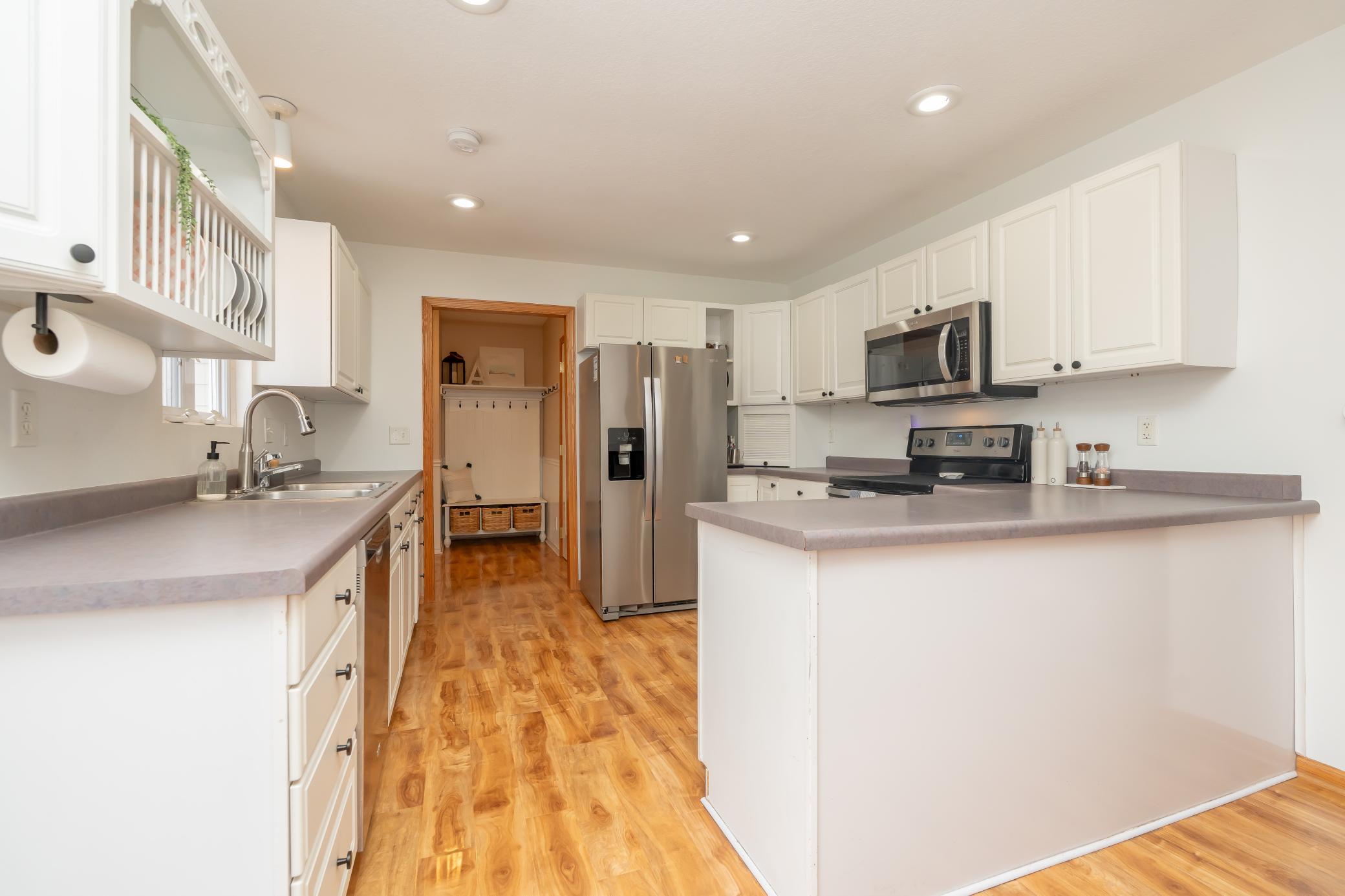 2012 Hillsboro Avenue North Golden Valley, MN 55427 - Photo 2 of 48