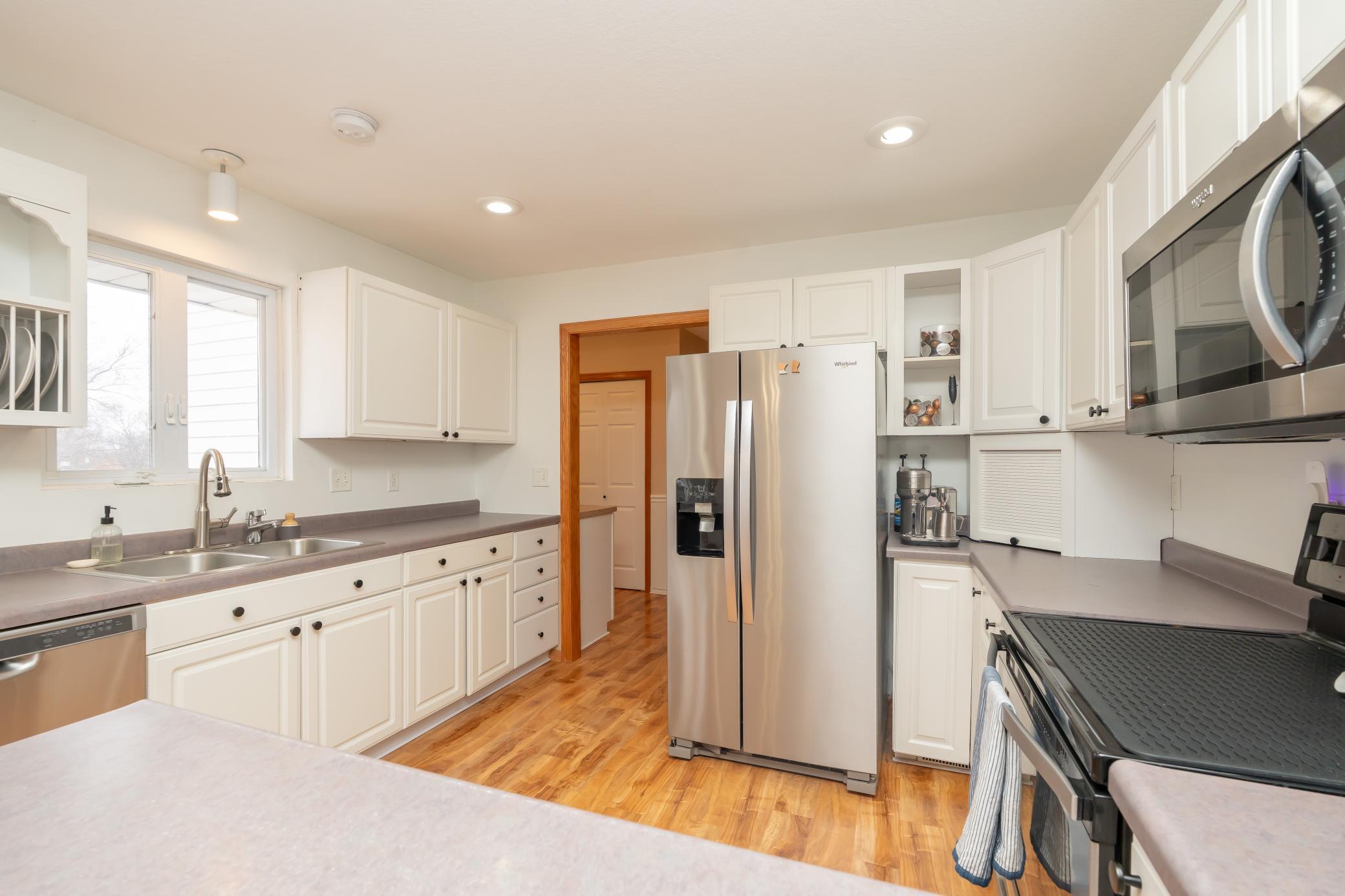 2012 Hillsboro Avenue North Golden Valley, MN 55427 - Photo 3 of 48