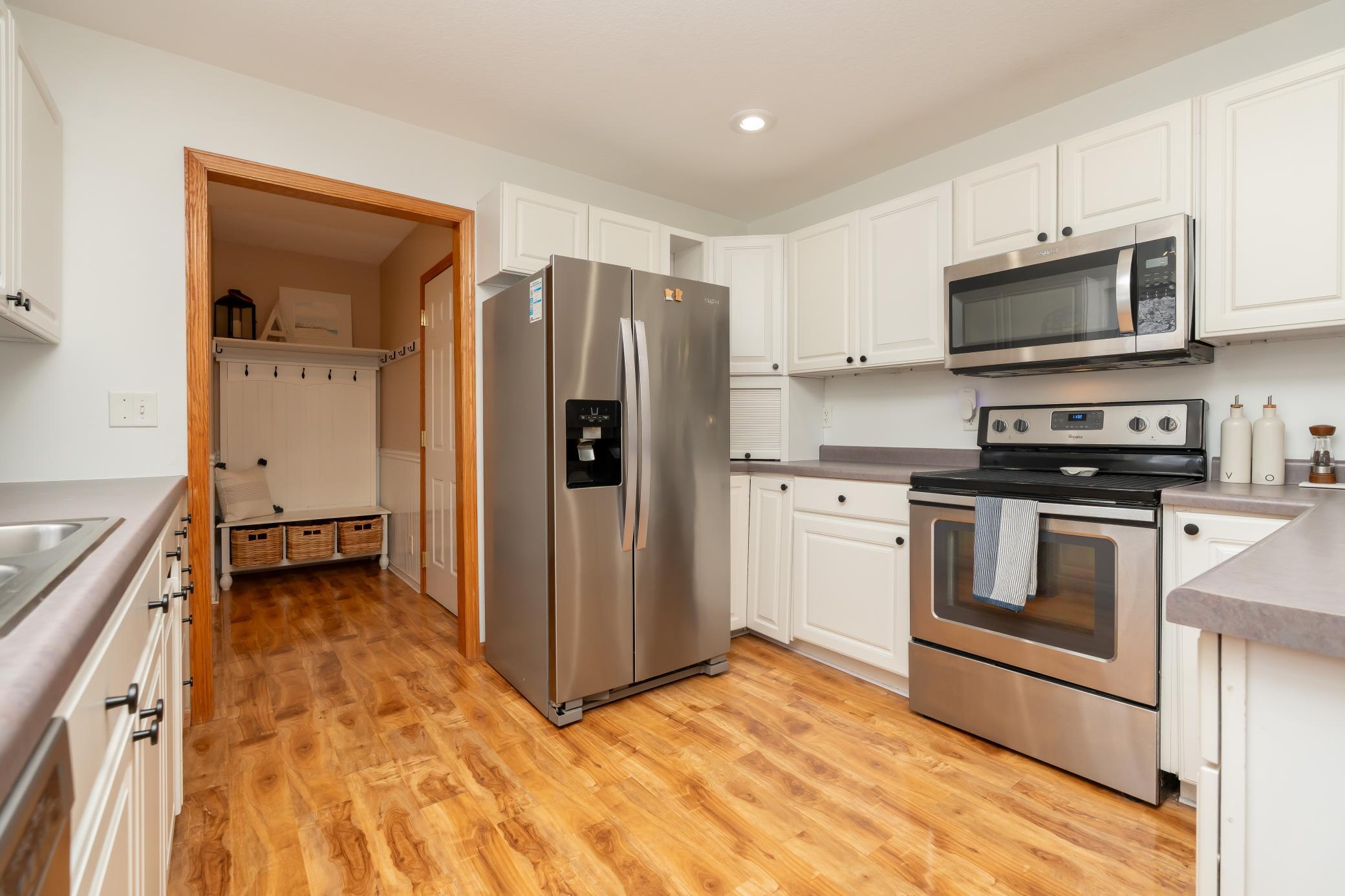 2012 Hillsboro Avenue North Golden Valley, MN 55427 - Photo 4 of 48