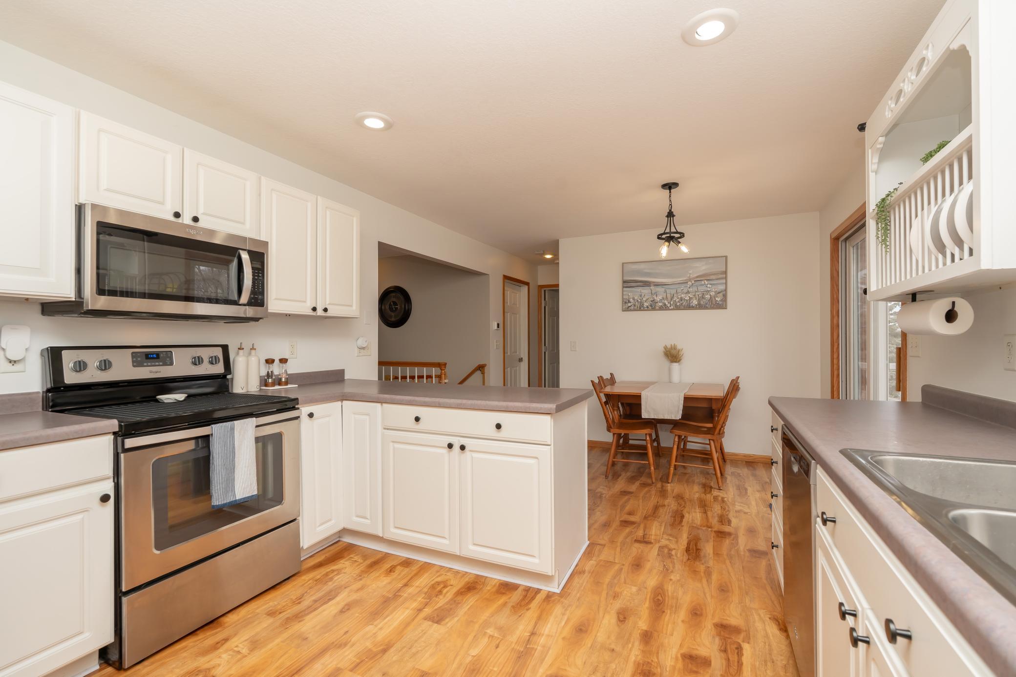 2012 Hillsboro Avenue North Golden Valley, MN 55427 - Photo 5 of 48