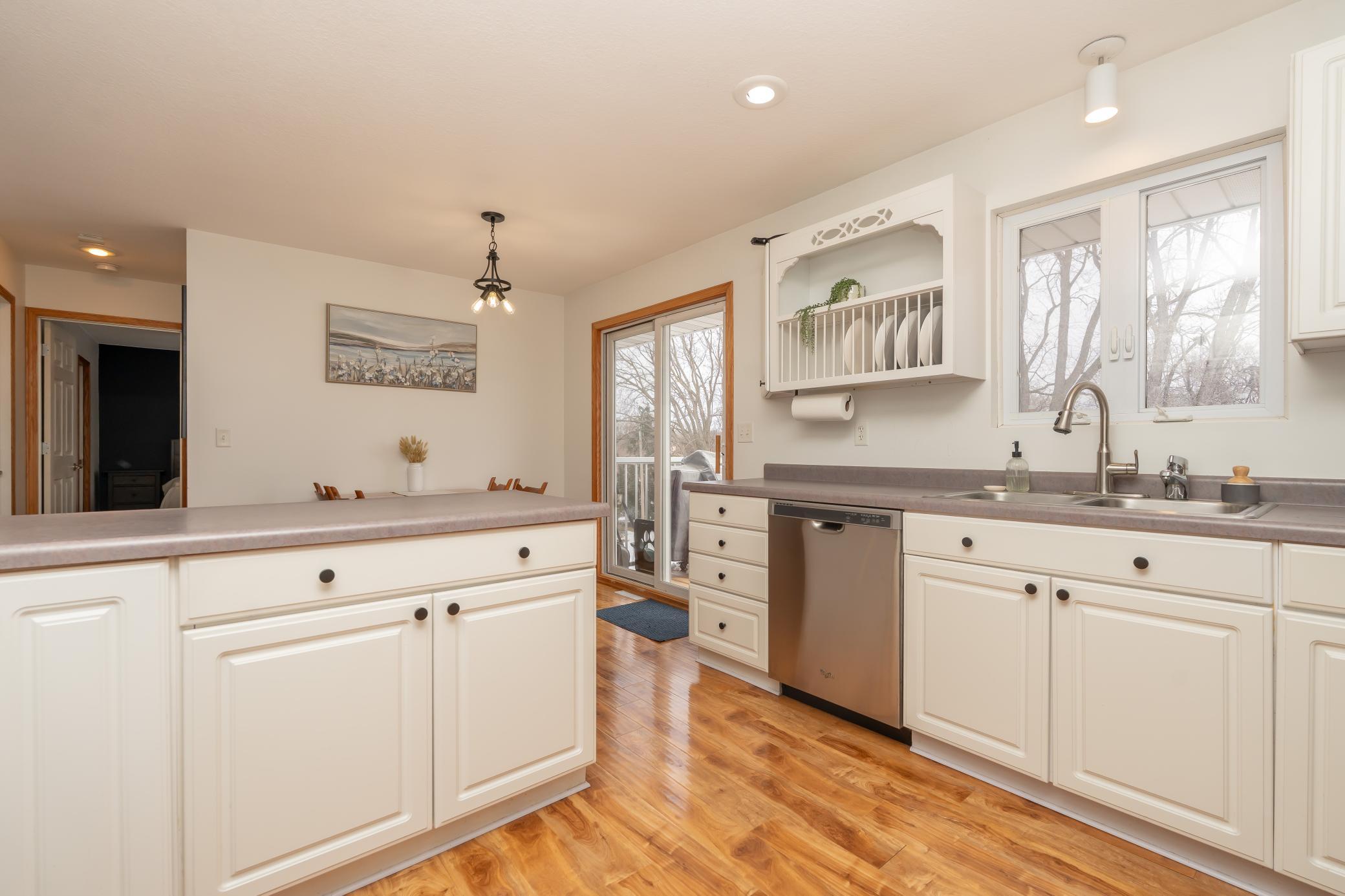 2012 Hillsboro Avenue North Golden Valley, MN 55427 - Photo 6 of 48