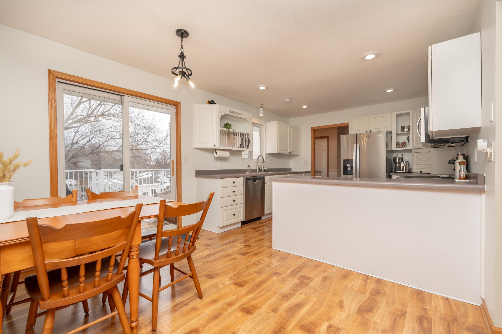 2012 Hillsboro Avenue North Golden Valley, MN 55427 - Photo 7 of 48