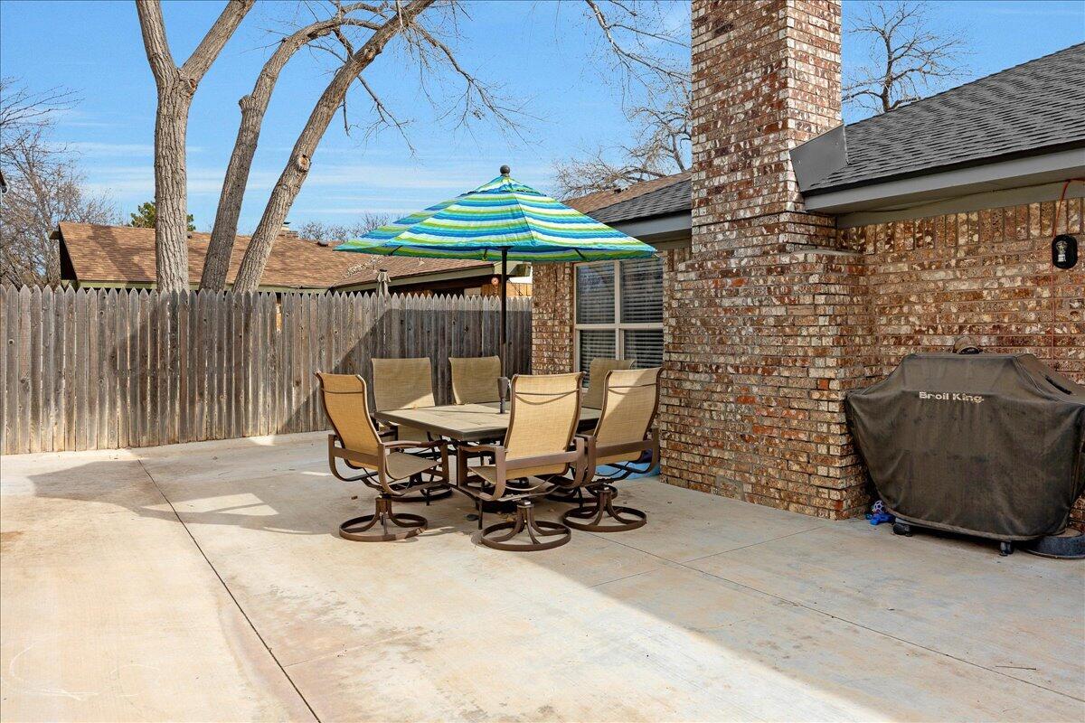 6912 Manor Circle Amarillo, TX 79109 - Photo 20 of 25 a view of outdoor space with table and chairs
