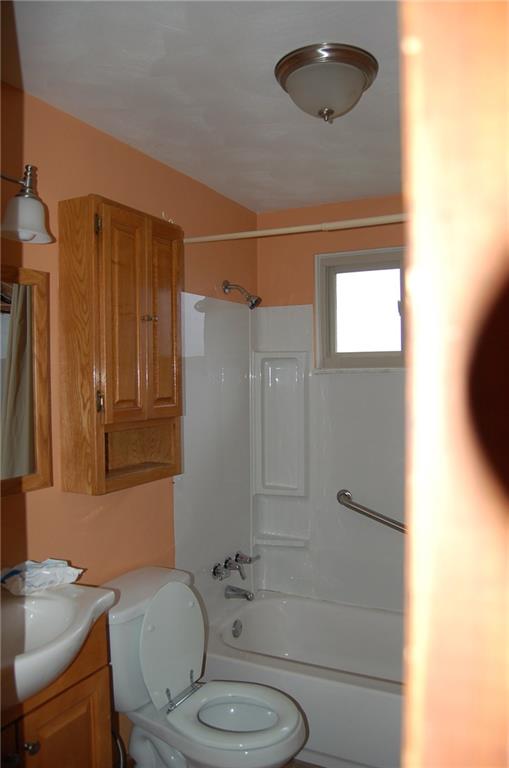 906 Lindsay Road Carnegie, PA 15106 - Photo 14 of 18 Gallery Image 14