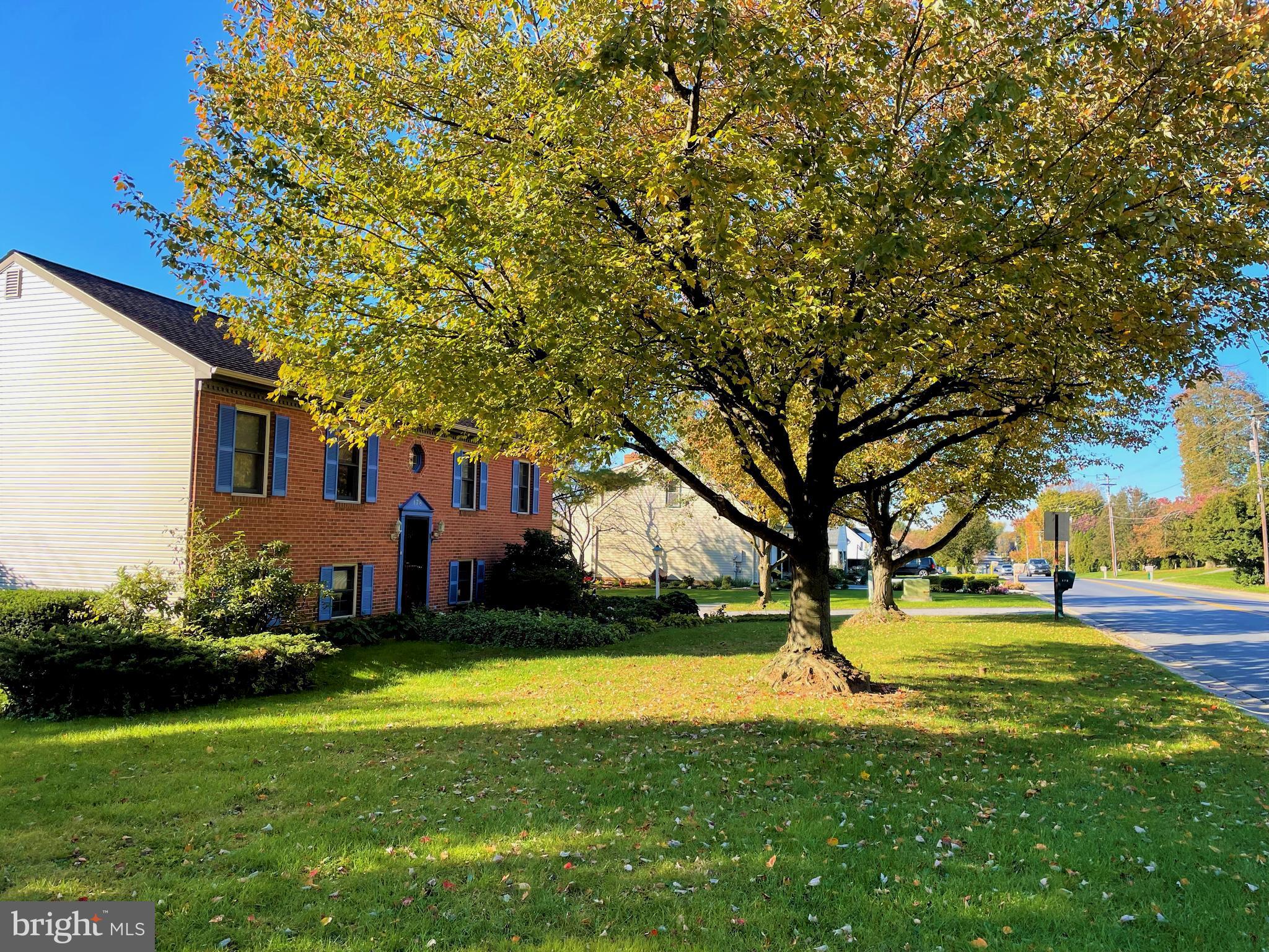 178 Delp Road Lancaster, PA 17601 - Photo 1 of 20 Front Exterior - Large Front Yard