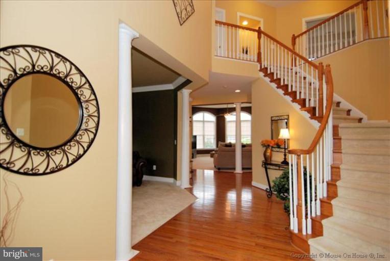 12253 Cypress Spring Road Clarksburg, MD 20871 - Photo 3 of 29 Entrance / Foyer
