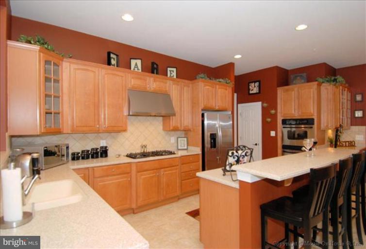12253 Cypress Spring Road Clarksburg, MD 20871 - Photo 6 of 29 Kitchen