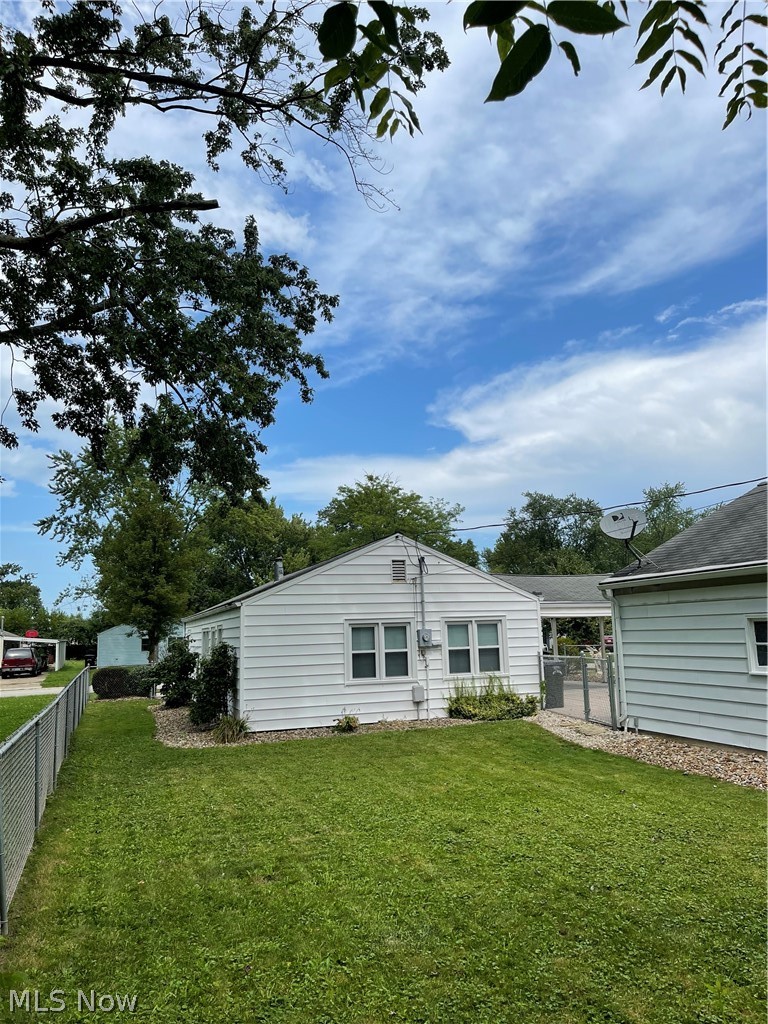 653 Weller Road Elyria, OH 44035 - Photo 4 of 33 Gallery Image 4