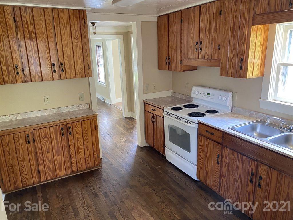 305 Oakdale Road Brevard, NC 28712 - Photo 4 of 9 Gallery Image 4