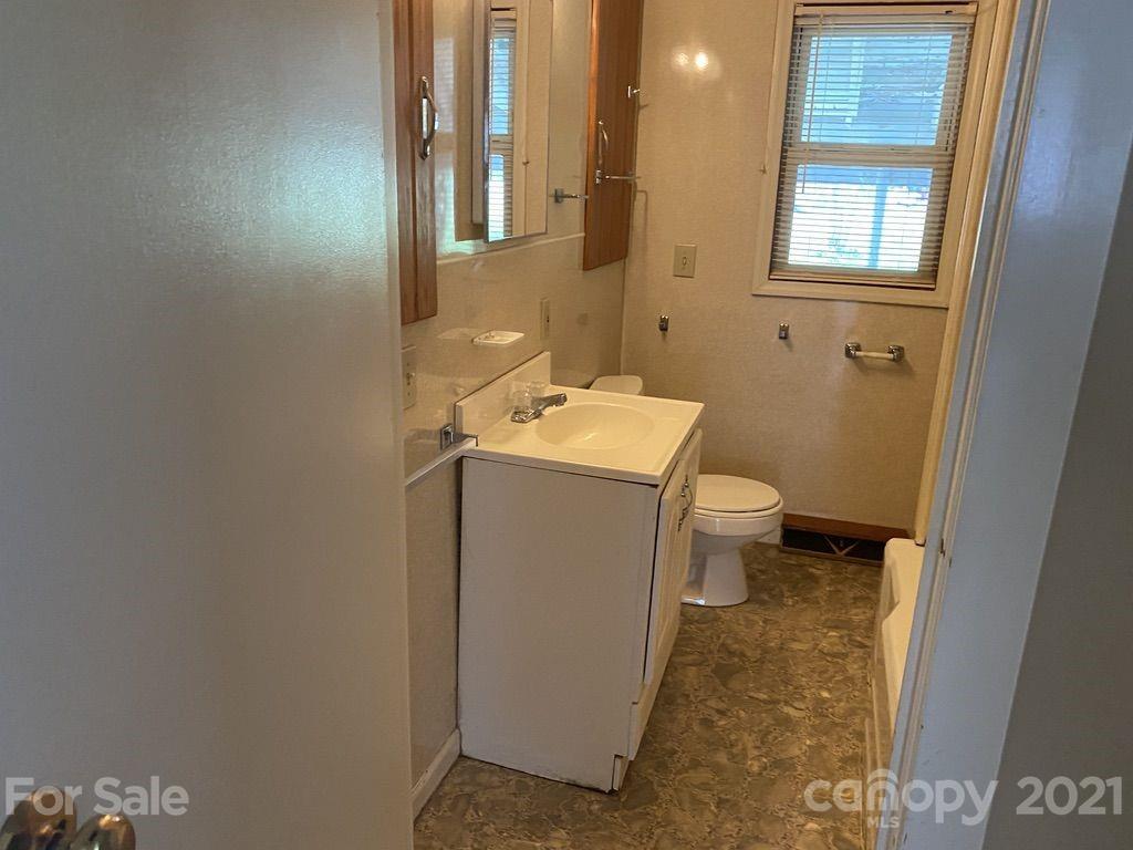 305 Oakdale Road Brevard, NC 28712 - Photo 8 of 9 Gallery Image 8