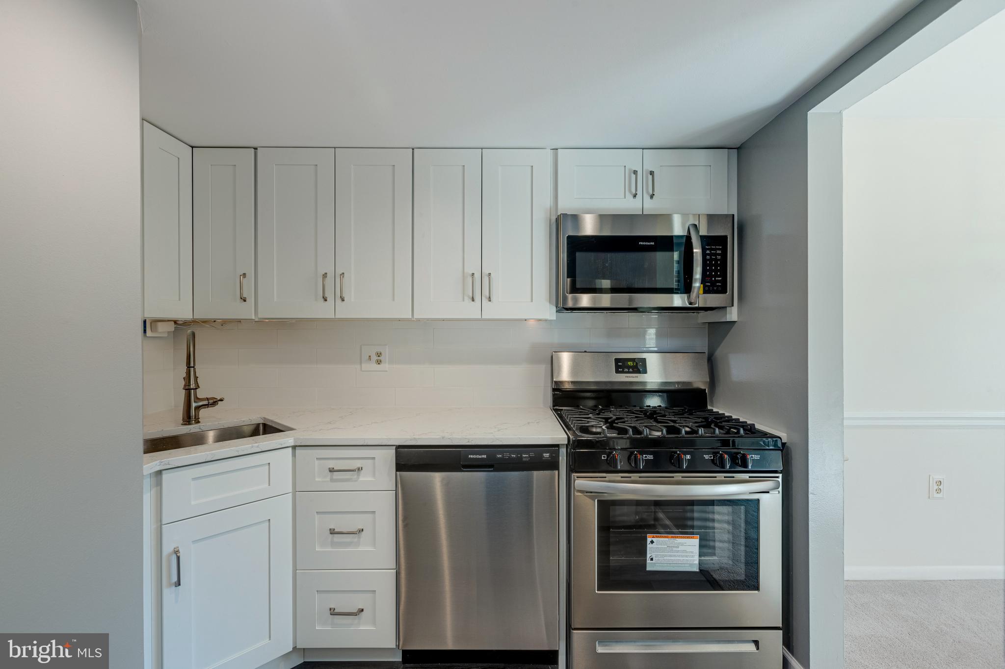 1536 Northgate Square, Unit 12A Reston, VA 20190 - Photo 8 of 30 Quartz Countertop*Shaker Style Cabinets*