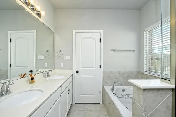 $2,195 | 11817 Comedero Way, Manor, TX 78653