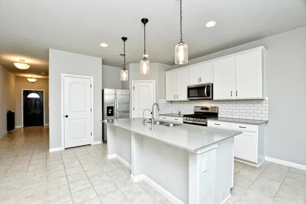 $2,195 | 11817 Comedero Way, Manor, TX 78653