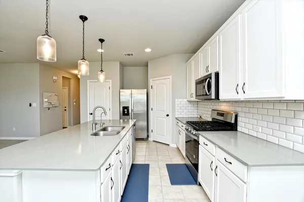 $2,195 | 11817 Comedero Way, Manor, TX 78653