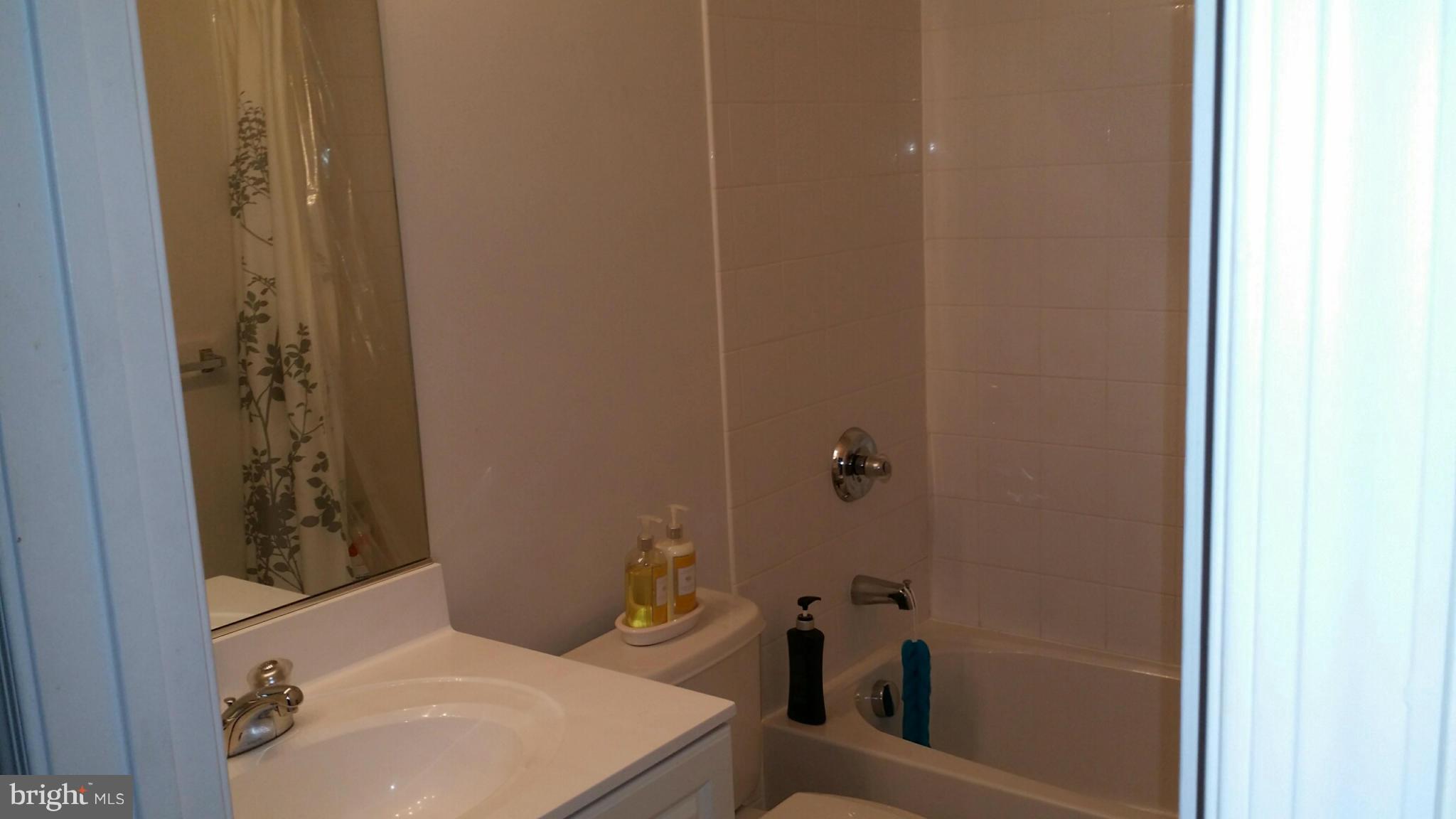 24991 Riding Center Drive Chantilly, VA 20152 - Photo 11 of 15 Bath