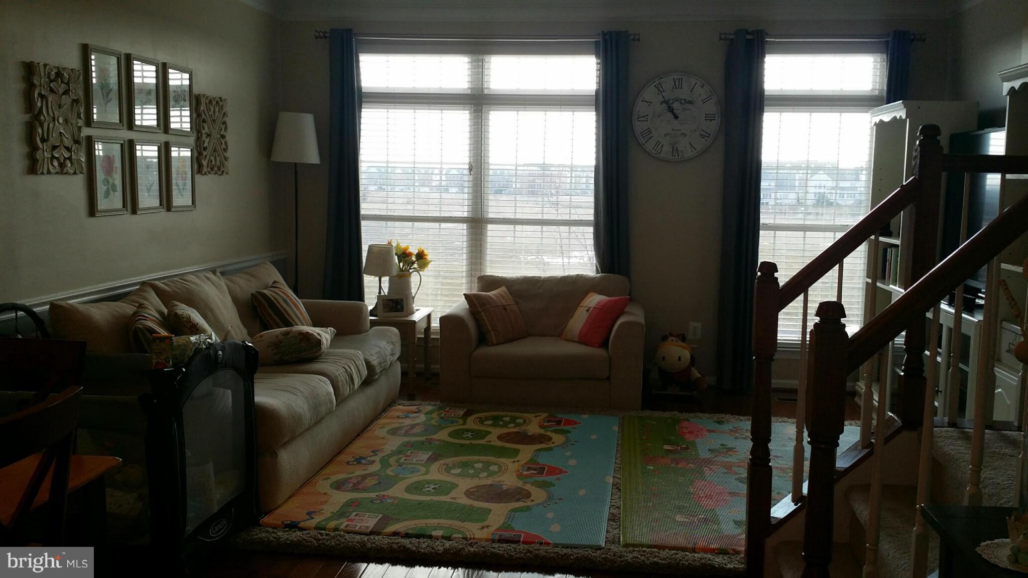 24991 Riding Center Drive Chantilly, VA 20152 - Photo 6 of 15 Living Room