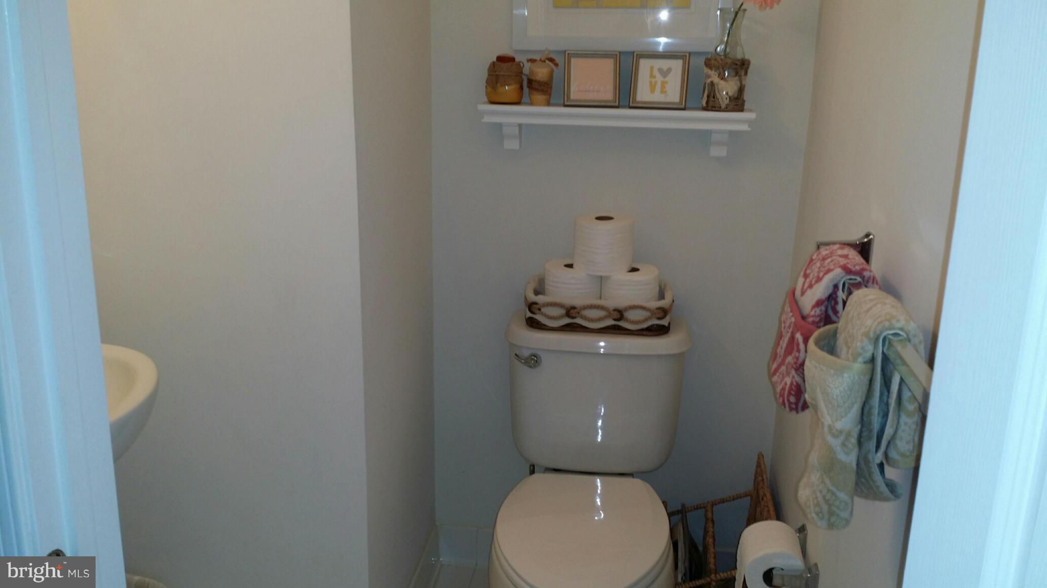24991 Riding Center Drive Chantilly, VA 20152 - Photo 8 of 15 Bath