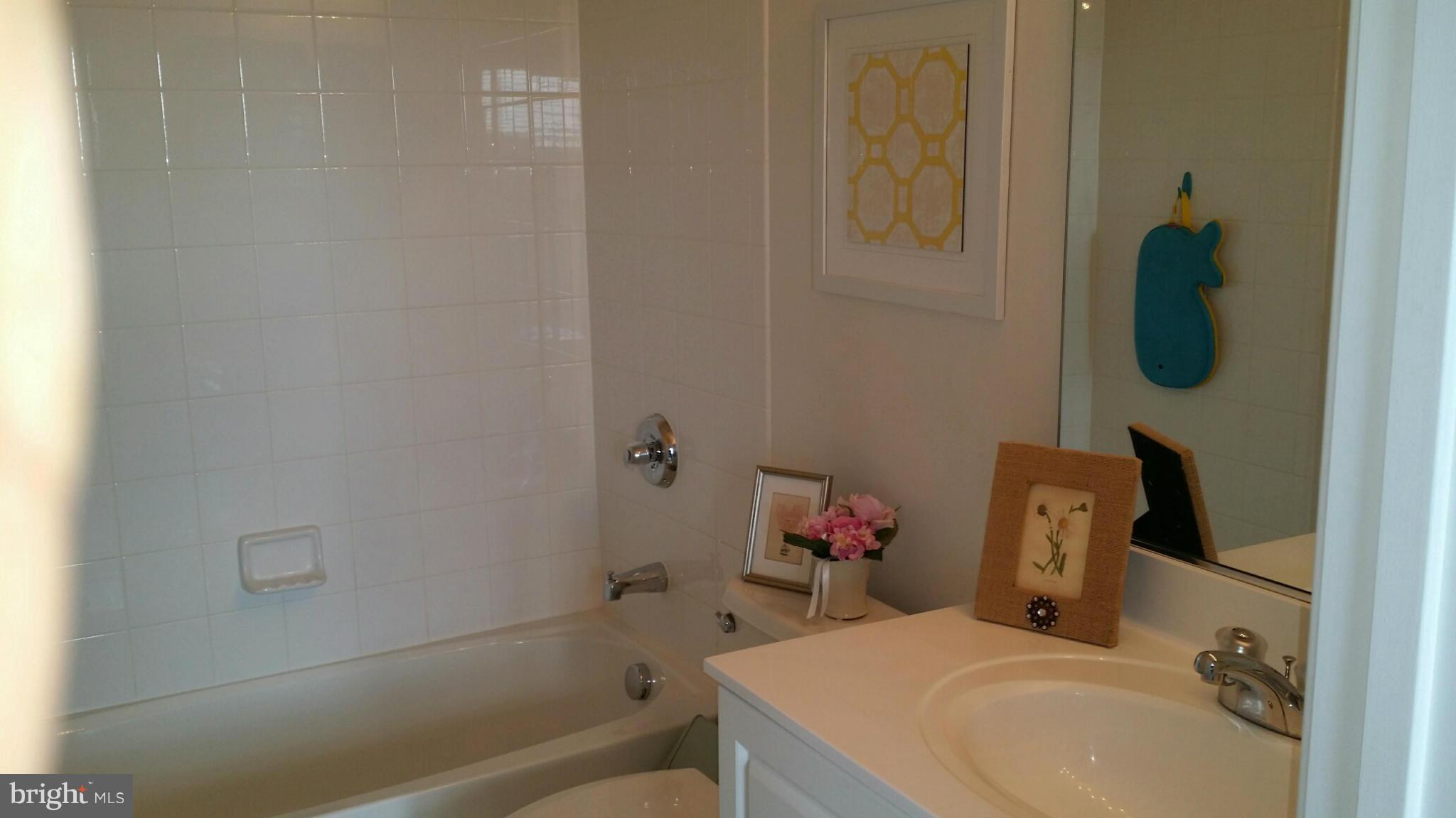 24991 Riding Center Drive Chantilly, VA 20152 - Photo 9 of 15 Bath