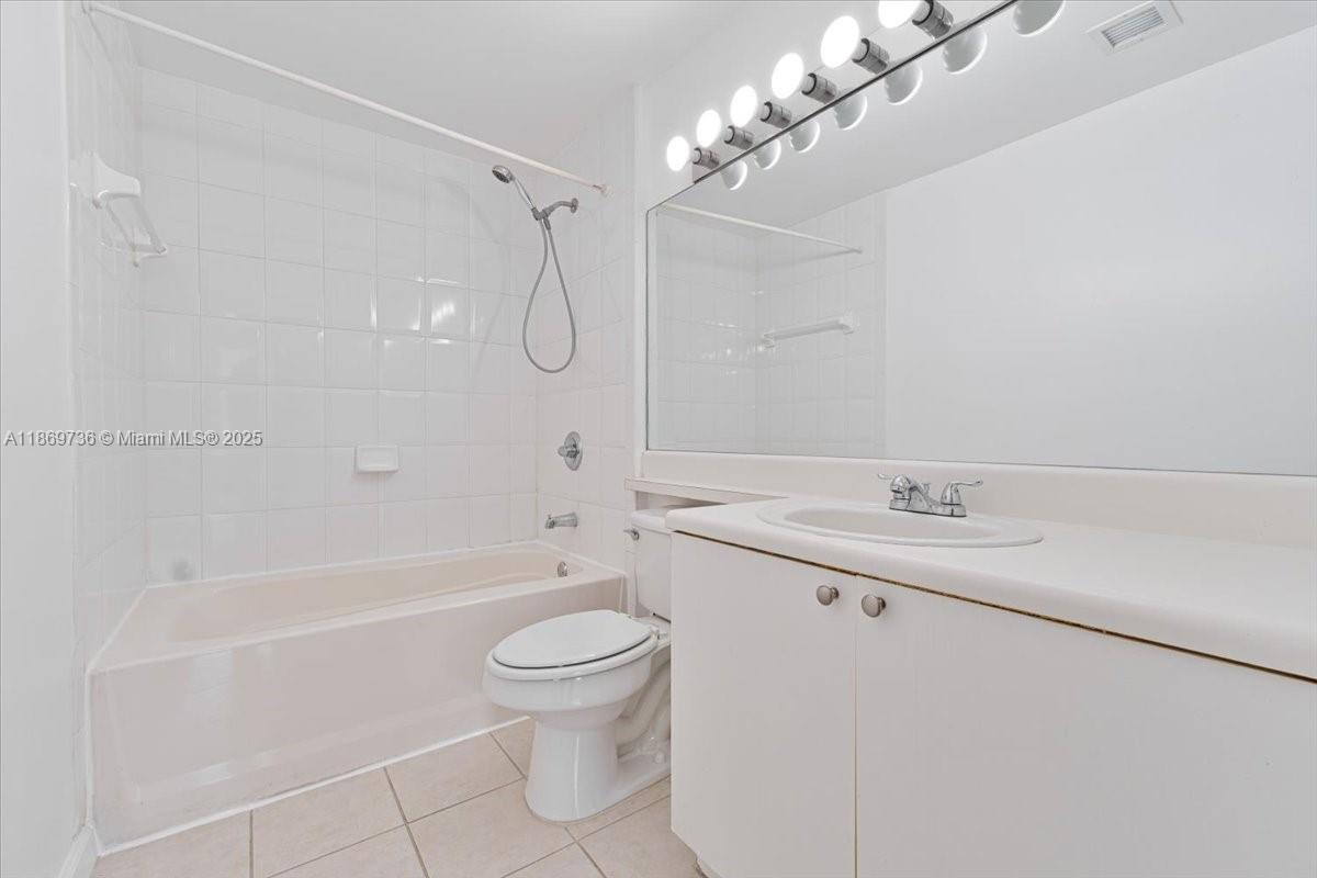7910 North Nob Hill Road, Unit 105 Tamarac, FL 33321 - Photo 12 of 31