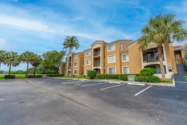 $248,000 | 7910 North Nob Hill Road, Unit 105, Tamarac, FL 33321