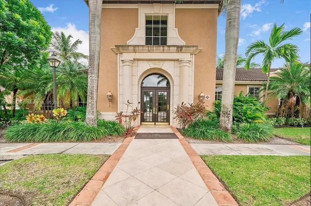 $248,000 | 7910 North Nob Hill Road, Unit 105, Tamarac, FL 33321