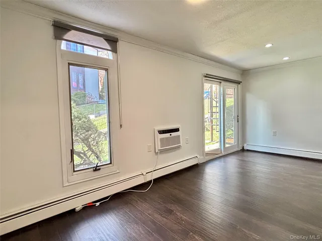 $2,400 | 12 Granada Crescent, Unit 12, White Plains, NY 10603