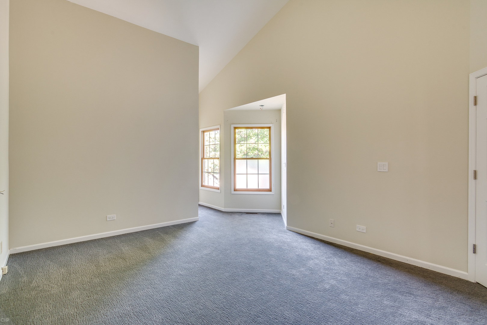 310 Spring Creek Circle Schaumburg, IL 60173 - Photo 16 of 26 an empty room with a window