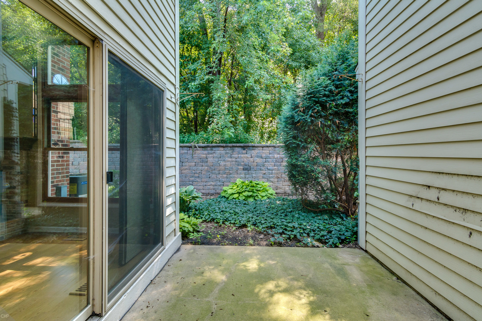 310 Spring Creek Circle Schaumburg, IL 60173 - Photo 4 of 26 a view of a backyard with garden