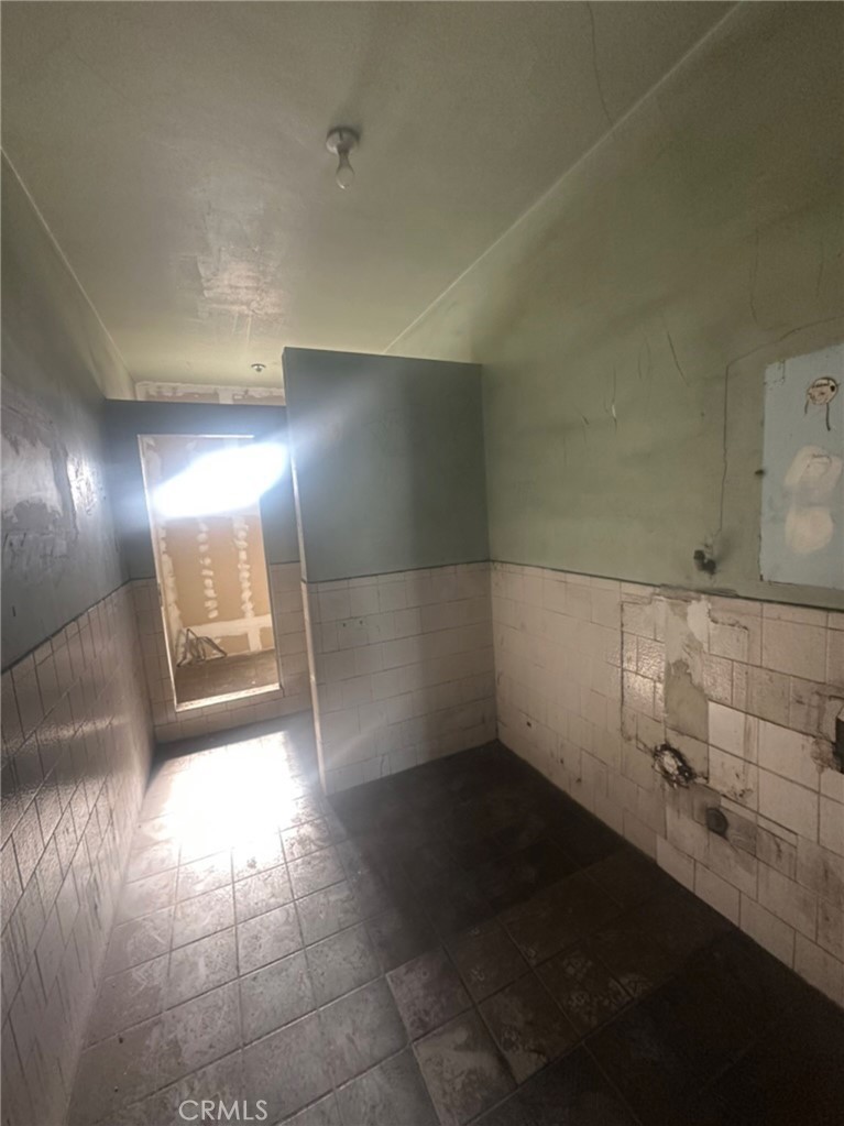 208 West Anaheim Street Long Beach, CA 90813 - Photo 14 of 53 a view of a hallway