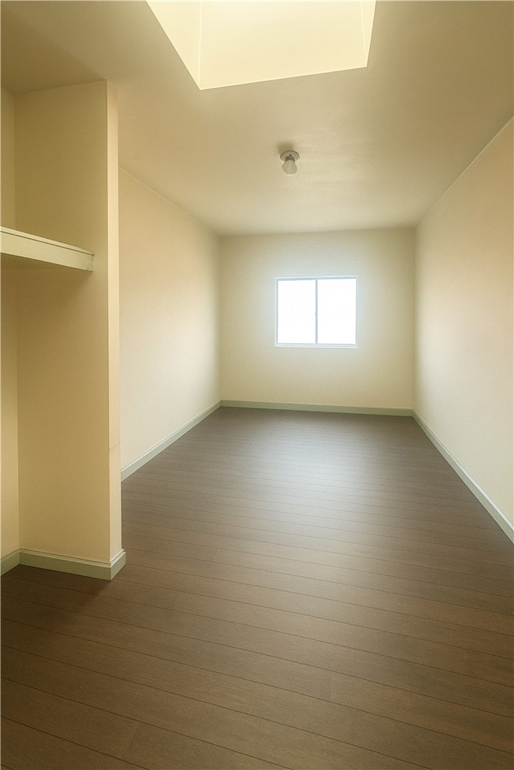208 West Anaheim Street Long Beach, CA 90813 - Photo 33 of 53 an empty room with a window