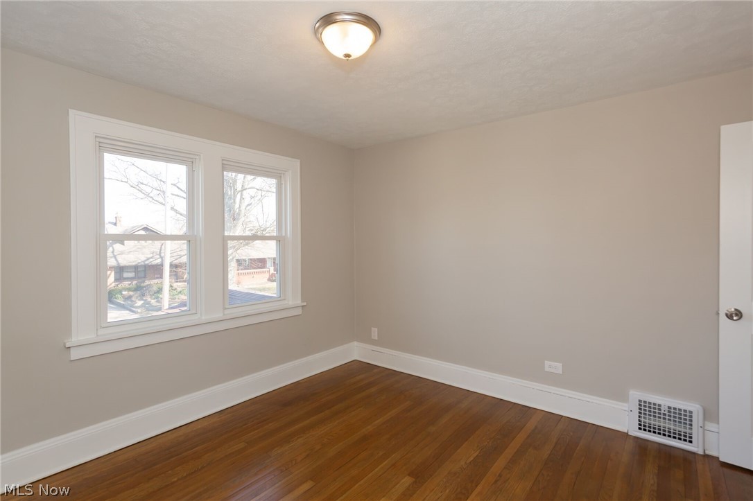 3306 Tullamore Road Cleveland, OH 44118 - Photo 16 of 21 Gallery Image 16