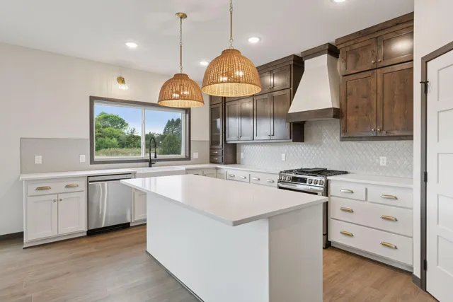 $600,000 | 21346 Cottonwood Street Northwest, Oak Grove, MN 55011