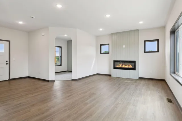 $600,000 | 21346 Cottonwood Street Northwest, Oak Grove, MN 55011