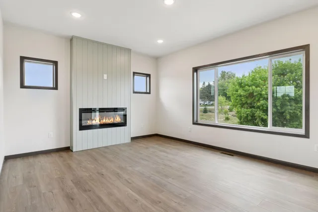 $600,000 | 21346 Cottonwood Street Northwest, Oak Grove, MN 55011