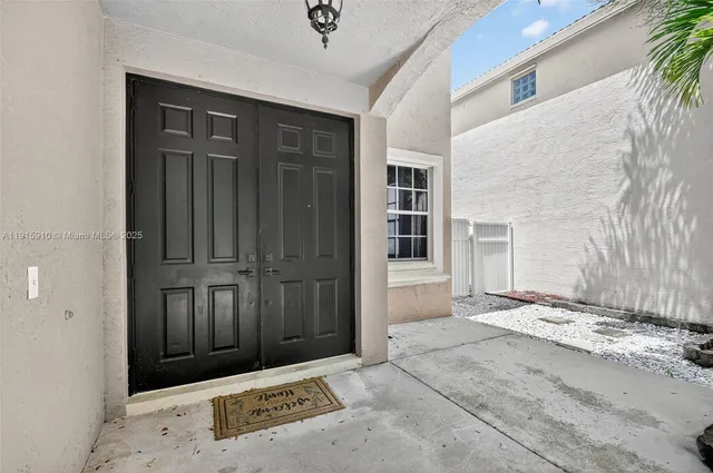 a view of empty room with wooden floor and ceiling fan