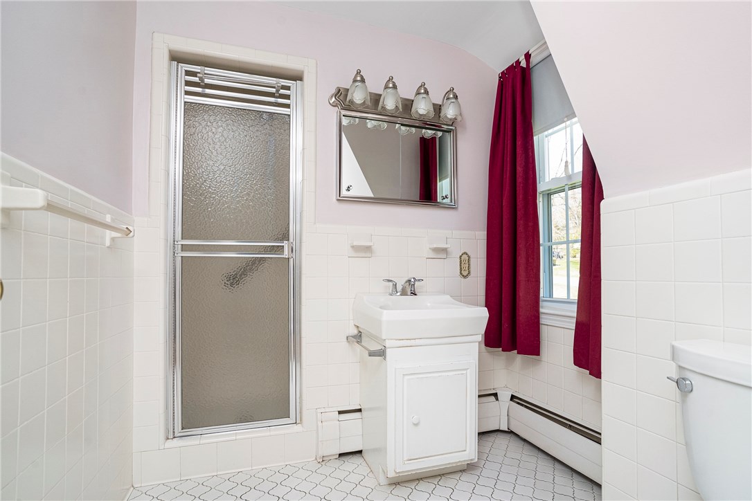 5 Great Road East Greenwich, RI 02818 - Photo 29 of 41 Master bathroom