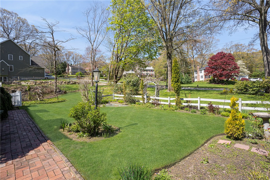 5 Great Road East Greenwich, RI 02818 - Photo 3 of 41 Front yard view