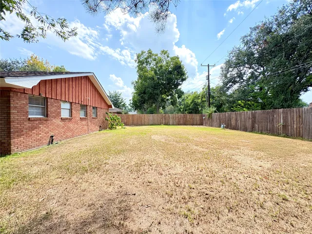 $1,650 | 1702 Baylor Avenue, Bay City, TX 77414